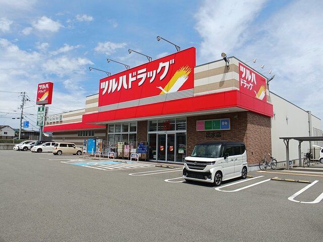 近くのツルハドラッグ出水店様まで450m（徒歩6分）