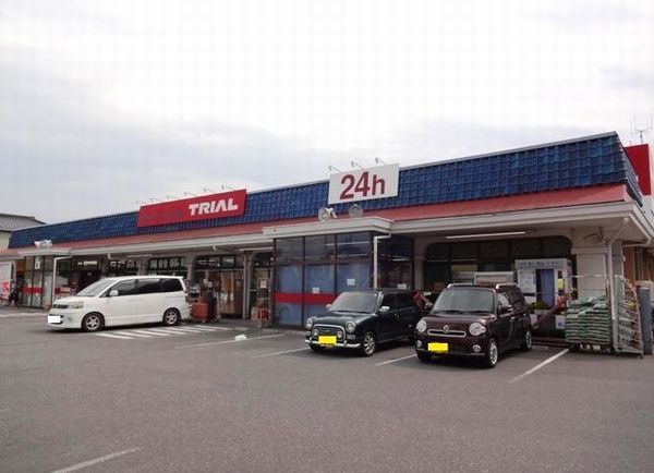 近くのトライアル上尾本町店まで560m（徒歩7分）