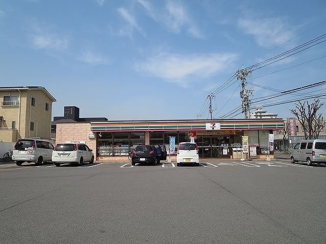 近くのセブンイレブンまで290m（徒歩4分）
