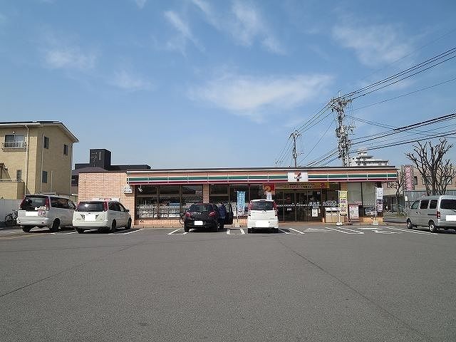 近くのセブンイレブンまで900m（徒歩12分）