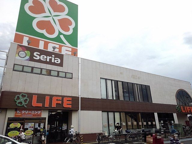 近くのライフ北越谷店まで550m(徒歩7分)