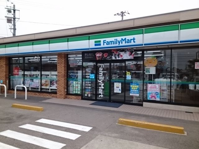 近くのファミリーマート松山東石井店様まで950m(徒歩12分)
