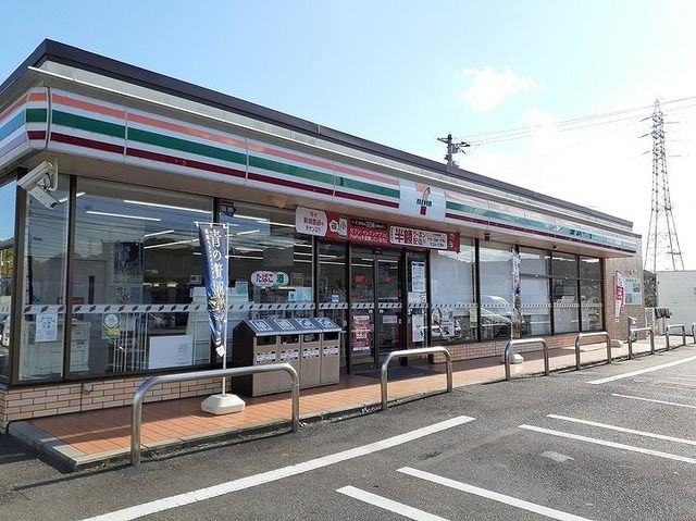 近くのコンビニまで450m（徒歩6分）