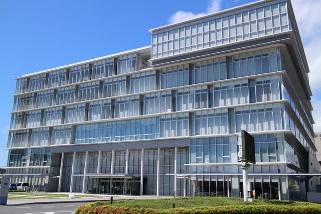 近くの岩国市役所まで600m（徒歩8分）