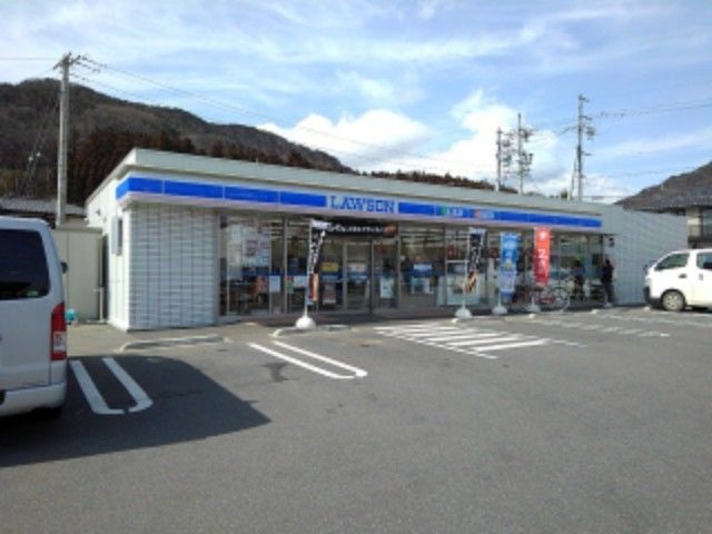 近くのローソン長野上松三丁目店まで500m（徒歩7分）