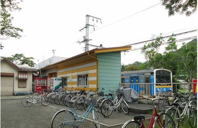 近くの富士急行線赤坂駅まで350m（徒歩5分）