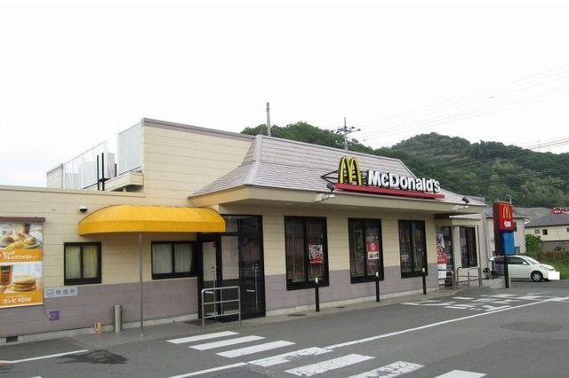 近くのマクドナルド都留店まで240m（徒歩3分）