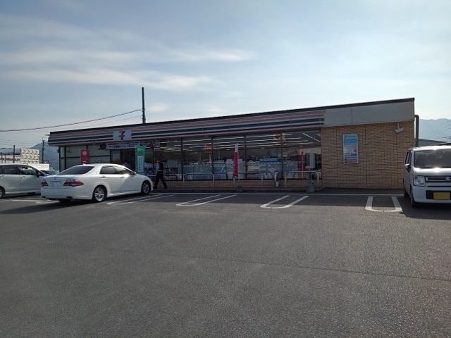 近くのセブンイレブンうきは鷹取店まで2,090m（徒歩27分）