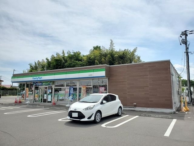 近くのファミリーマート村田南店まで550m（徒歩7分）