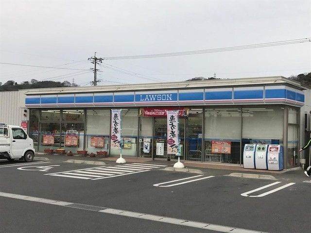 近くのコンビニまで600m（徒歩8分）