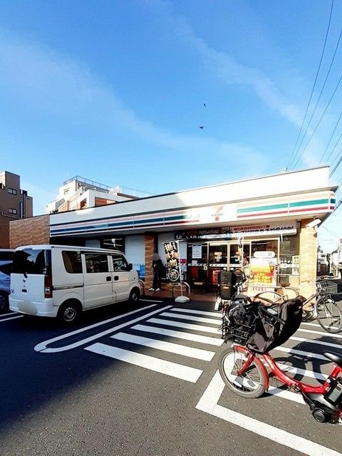 近くのセブンイレブン板橋弥生町店まで210m(徒歩3分)