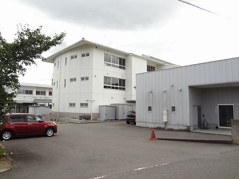 近くの江原南小学校まで850m(徒歩11分)