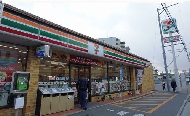 近くのコンビニまで550m（徒歩7分）