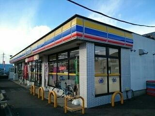 近くのミニストップまで700m(徒歩9分)