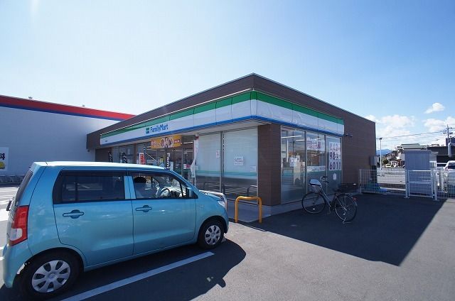 近くのファミリーマート 飯能岩沢店まで400m(徒歩5分)