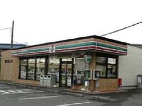 近くのコンビニまで800m（徒歩10分）
