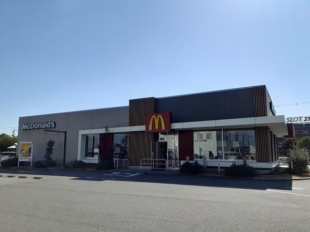 近くのマクドナルド２３号岸岡店まで1,668m（徒歩21分）