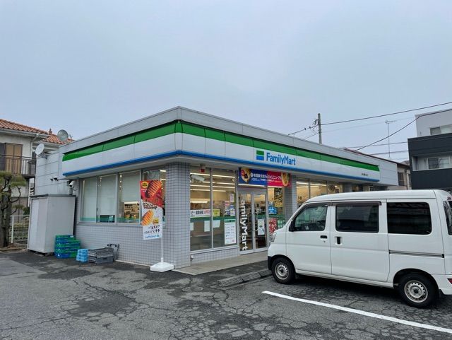 近くのファミリーマートまで170m(徒歩3分)