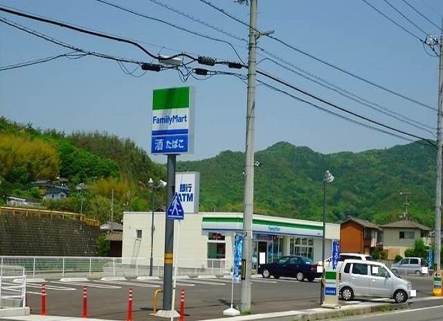 近くのファミリーマート柳井新庄店まで300m（徒歩4分）