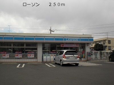 近くのコンビニまで250m（徒歩4分）