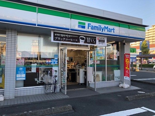 近くのファミリーマート相模原相生店まで140m（徒歩2分）