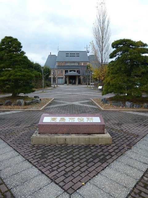 近くの高島市役所まで700m（徒歩9分）