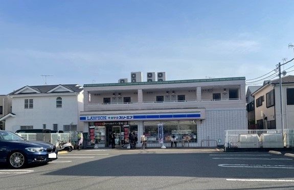 近くのローソンまで750m（徒歩10分）