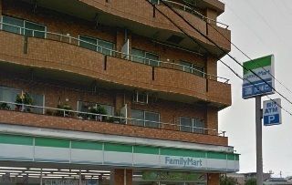 近くのファミリーマート三島幸原店まで400m（徒歩5分）