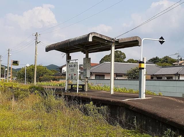 近くの上伊万里駅まで1,400m（徒歩18分）