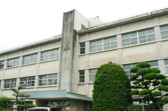 近くのみやこ町立　豊津中学校まで1,200m（徒歩15分）