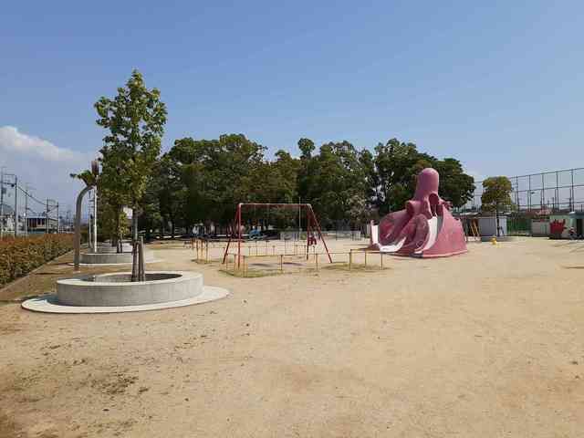 近くの古池公園・運動場まで348m(徒歩5分)
