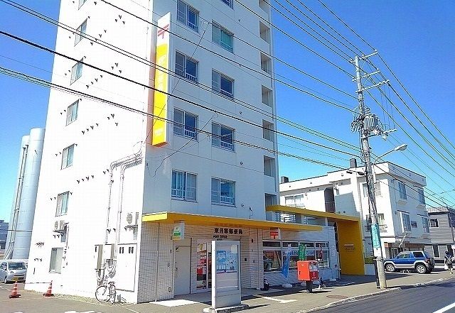 近くの郵便局まで820m（徒歩11分）