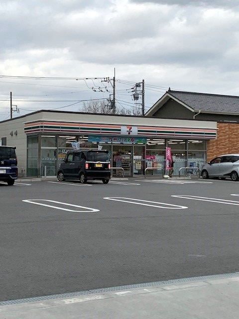 近くのセブンイレブン青梅新町店まで35m（徒歩1分）