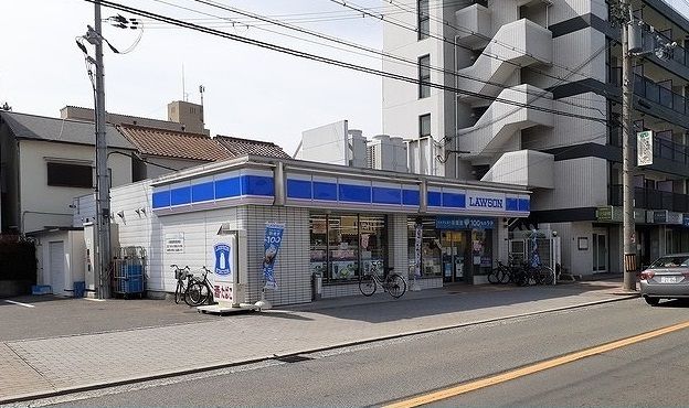 近くのローソンまで330m（徒歩5分）