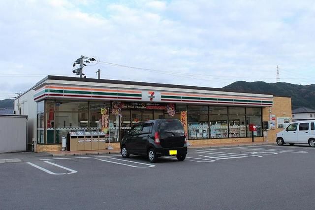 近くのセブンイレブン　唐津山本店まで340m（徒歩5分）