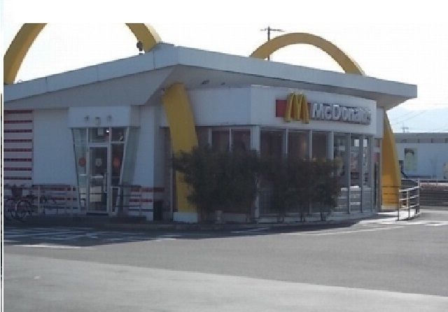 近くのマクドナルドさんまで850m(徒歩11分)