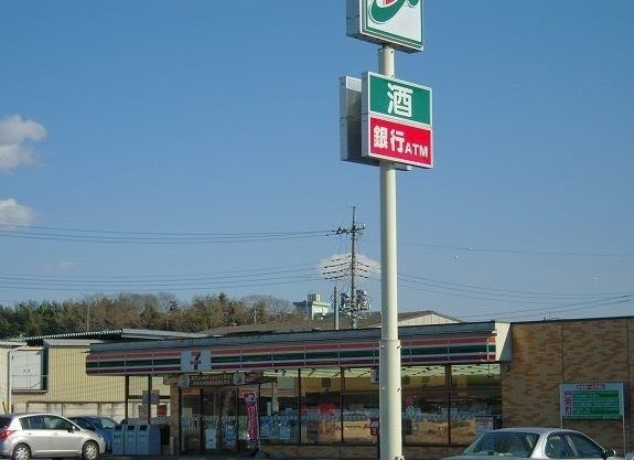 近くのセブンイレブンまで240m（徒歩3分）