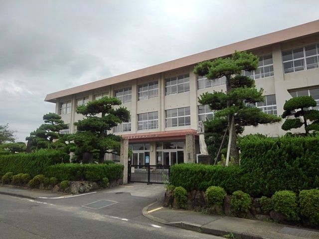 近くの三豊市立比地大小学校まで1,000m（徒歩13分）