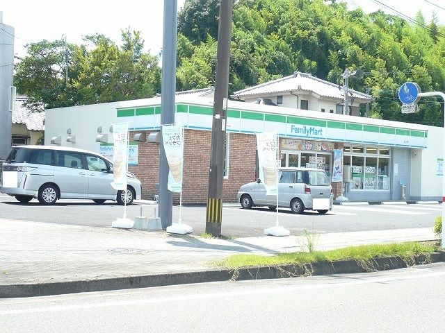 近くのコンビニまで200m（徒歩3分）