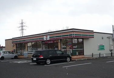 近くのコンビニまで550m（徒歩7分）