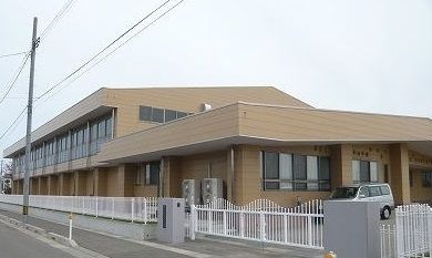 近くの吉田南小学校まで2,100m(徒歩27分)