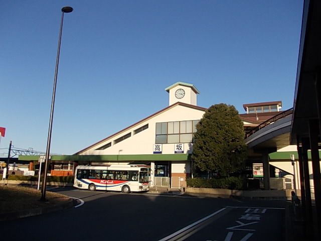近くの高坂駅西口まで440m(徒歩6分)