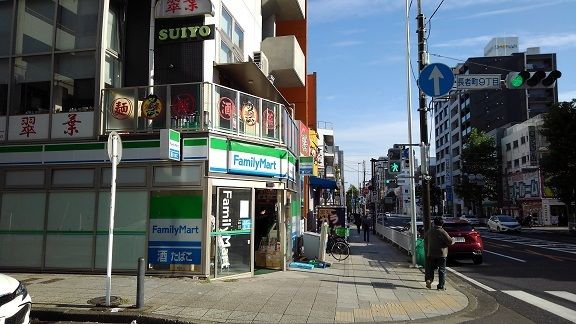 近くのファミリーマートまで34m(徒歩1分)
