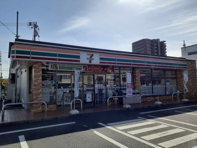 近くのコンビニまで210m（徒歩3分）