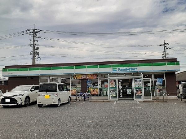 近くのコンビニまで170m（徒歩3分）