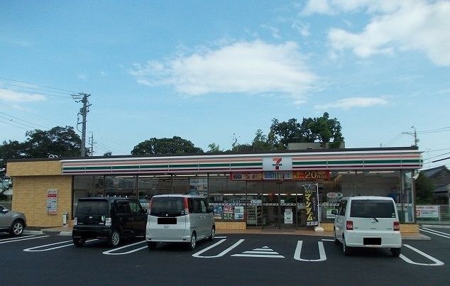 近くのセブンイレブンまで350m（徒歩5分）