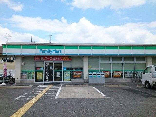 近くのコンビニまで260m（徒歩4分）