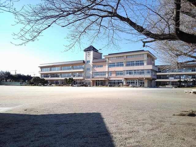 近くの佐野市立田沼小学校まで850m（徒歩11分）