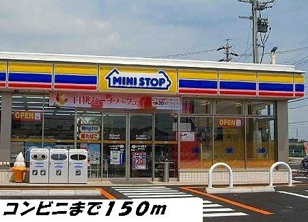 近くのコンビニまで150m（徒歩2分）