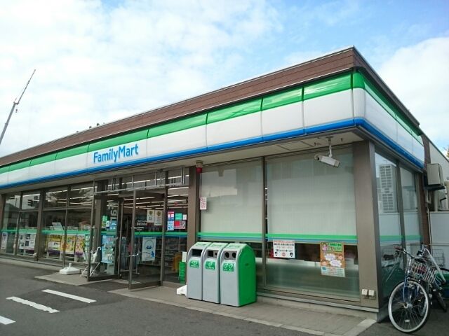 近くのファミリーマート新潟文京町店まで220m(徒歩3分)